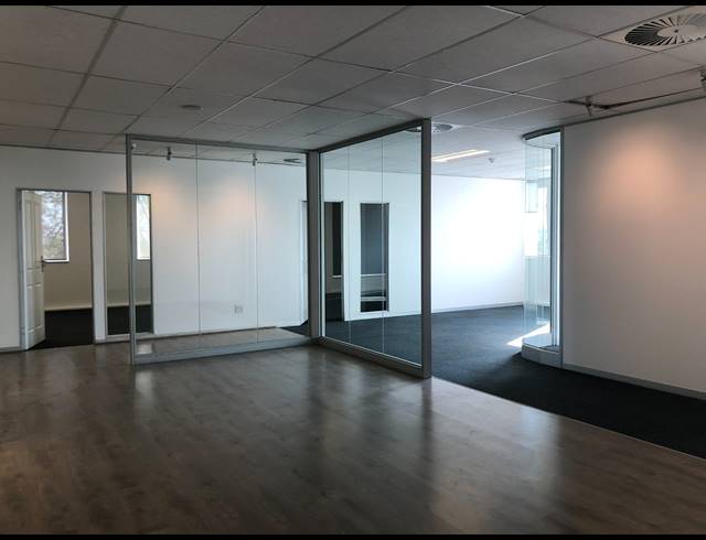 1,399M² OFFICE TO LET IN SANDHURST